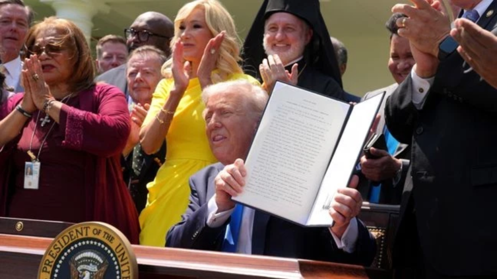 Trump Signs Executive Order to Establish Presidential Commission on Religious Liberty
