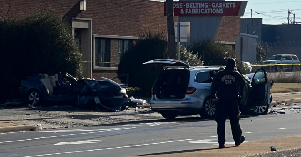 Shocking News: 3 seriously injured in crash in Union Park neighborhood